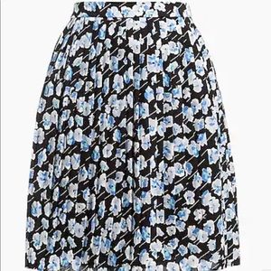 Pleated mini skirt in black brilliant ocean